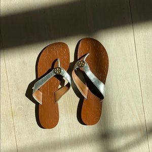 Tory Burch size 8 women’s, flat sandals.